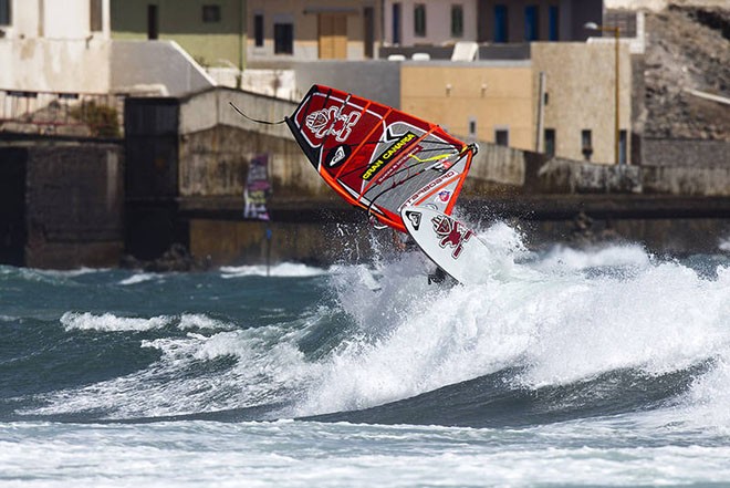 Diada Moreno frontside - PWA Pozo World Cup 2012 ©  John Carter / PWA http://www.pwaworldtour.com